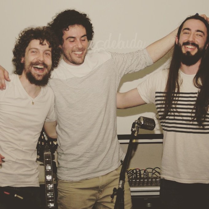leomdebuda's tweet photo. Estamos así de contentos por volver a tocar en La cueva del jazz 😎. Y esta vez vamos muy bien acompañados por @vuelo505oficial ¡Ya no queda nada! ¡Recordad! El viernes 23 de noviembre a las 23.00h. Y ENTRADA GRATUITA!! #Musica #livemusic #conciertos https://t.co/E7e9Mnk6Ff