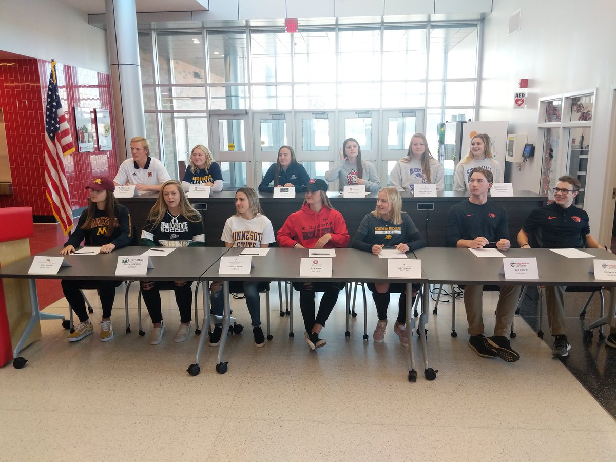 ValleyAccessTV's tweet photo. Take a look at the 13 athletes that signed LOIs today. The largest class in @SAHS834 history. #PonyPride https://t.co/ic37TPcf6p