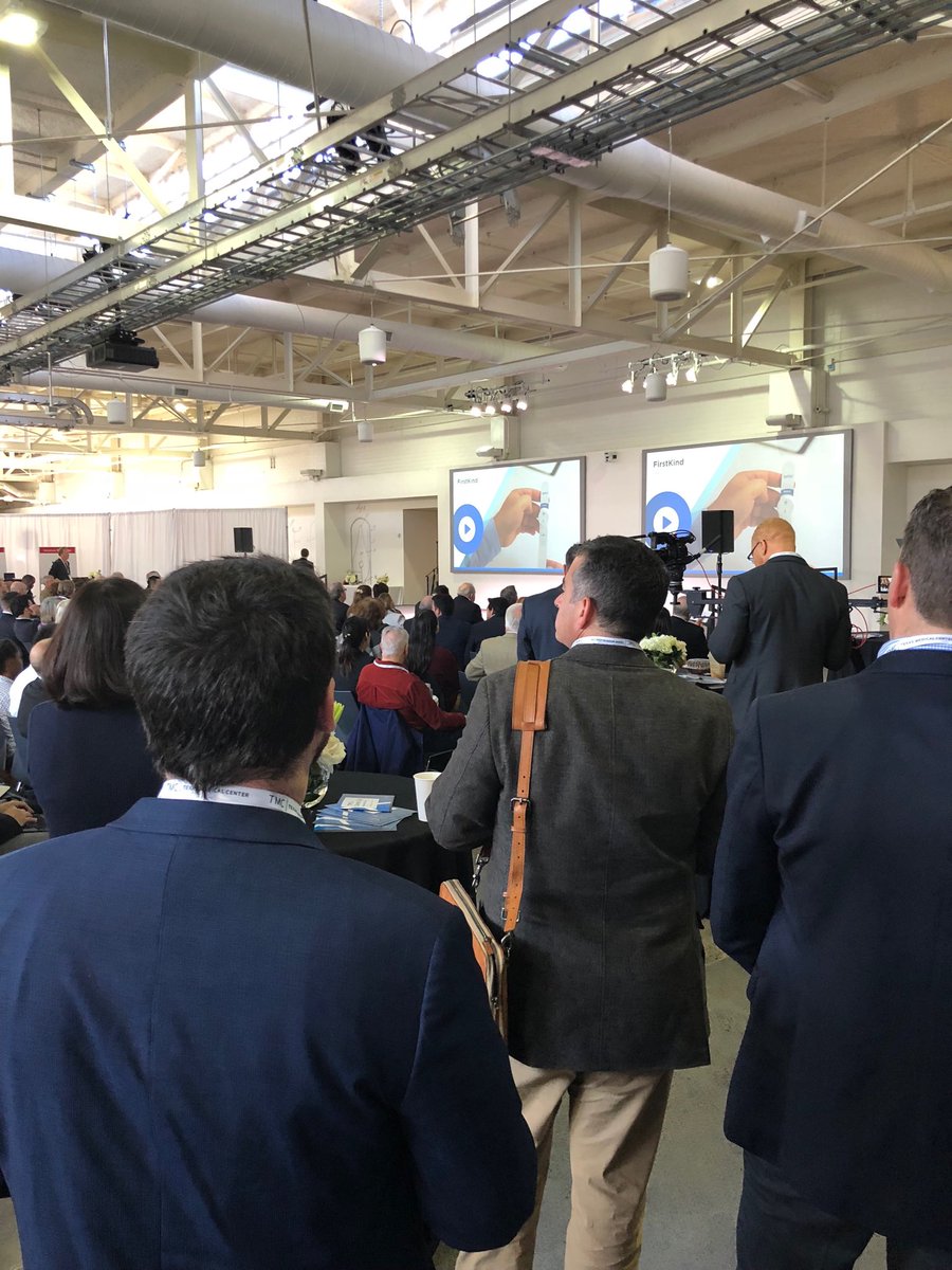 mkmackey's tweet image. Huge crowd! #Meddevice cohort #TMCxDemoDay