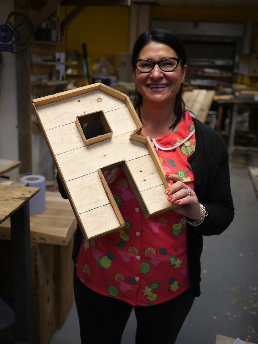 CharisWilliams's tweet image. #Pallet #pullers are a must for making #wooden #letters... or anything out of pallet wood really! Here’s one of my talented students and the puller she ordered after making her first letter! Get yours - salvagesister.co.uk/product/pallet…
#deconstructingpallets #palletbuild #upcycling #reuse
