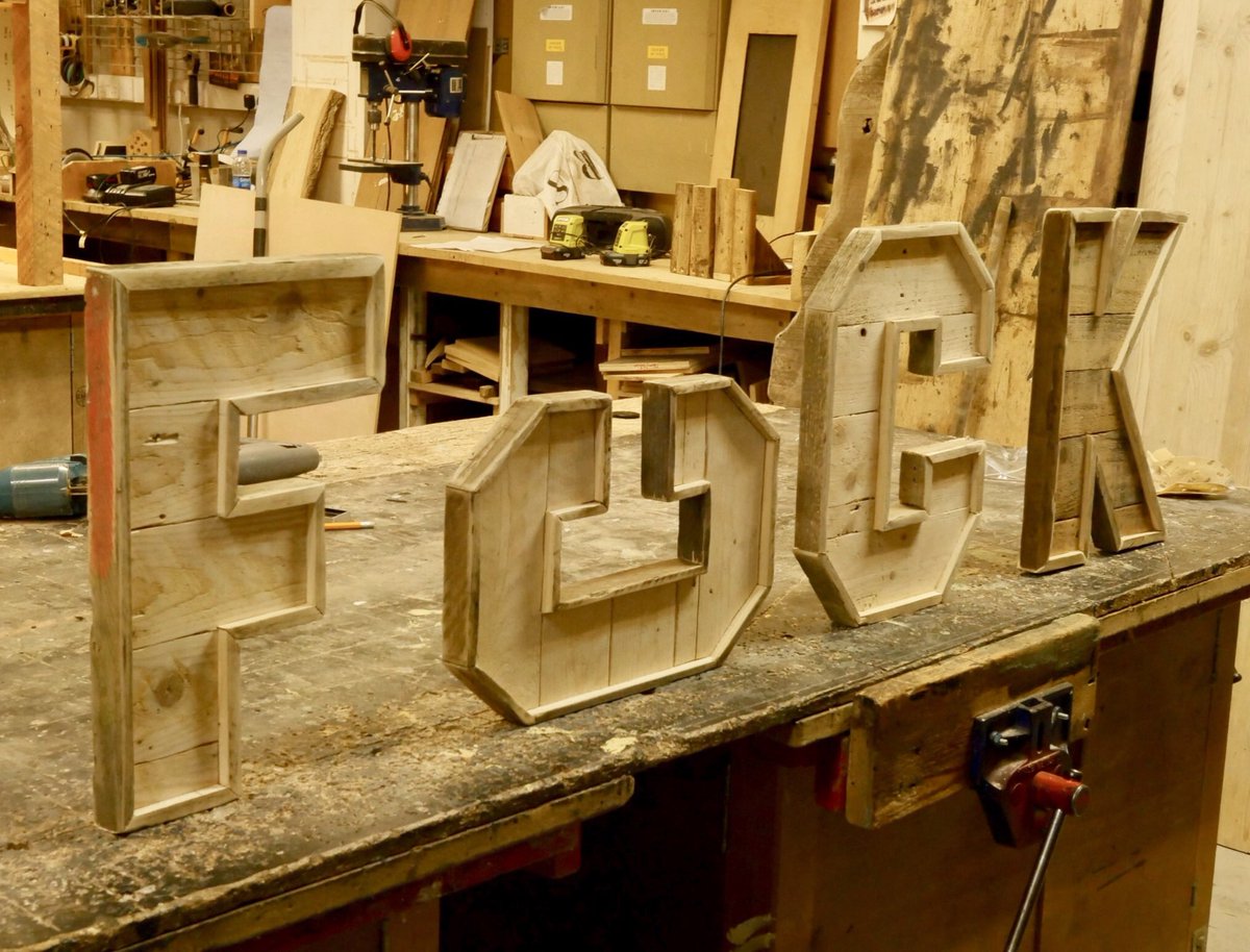 CharisWilliams's tweet image. #Pallet #pullers are a must for making #wooden #letters... or anything out of pallet wood really! Here’s one of my talented students and the puller she ordered after making her first letter! Get yours - salvagesister.co.uk/product/pallet…
#deconstructingpallets #palletbuild #upcycling #reuse