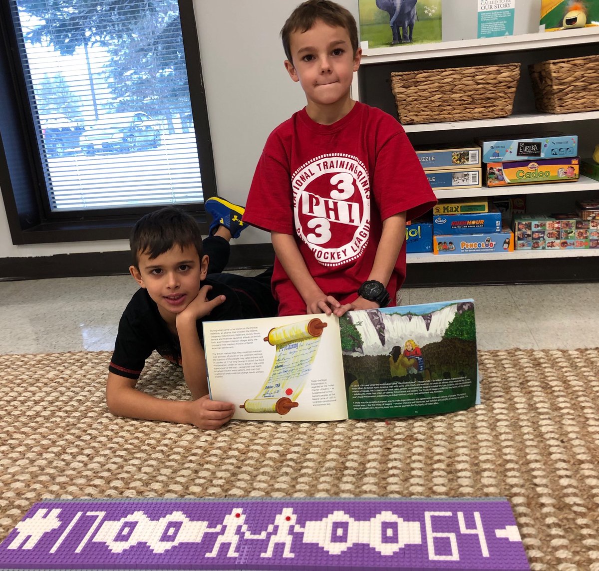 djezck's tweet photo. Students made a wampum belt out of #LEGO in the Learning Hub ⁦@SMCDSB_SAN⁩! https://t.co/DMD3RdEsA5