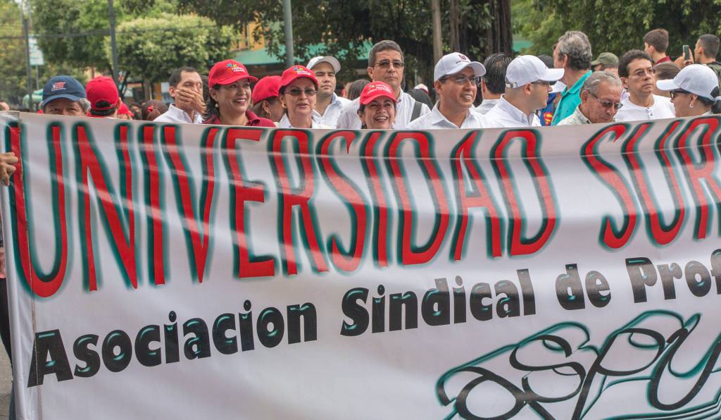 AspuHuila's tweet photo. Asamblea de profesores de la Usco ratifica asamblea permanente https://t.co/7d8w50HfRV https://t.co/XTZvRfZ6vf