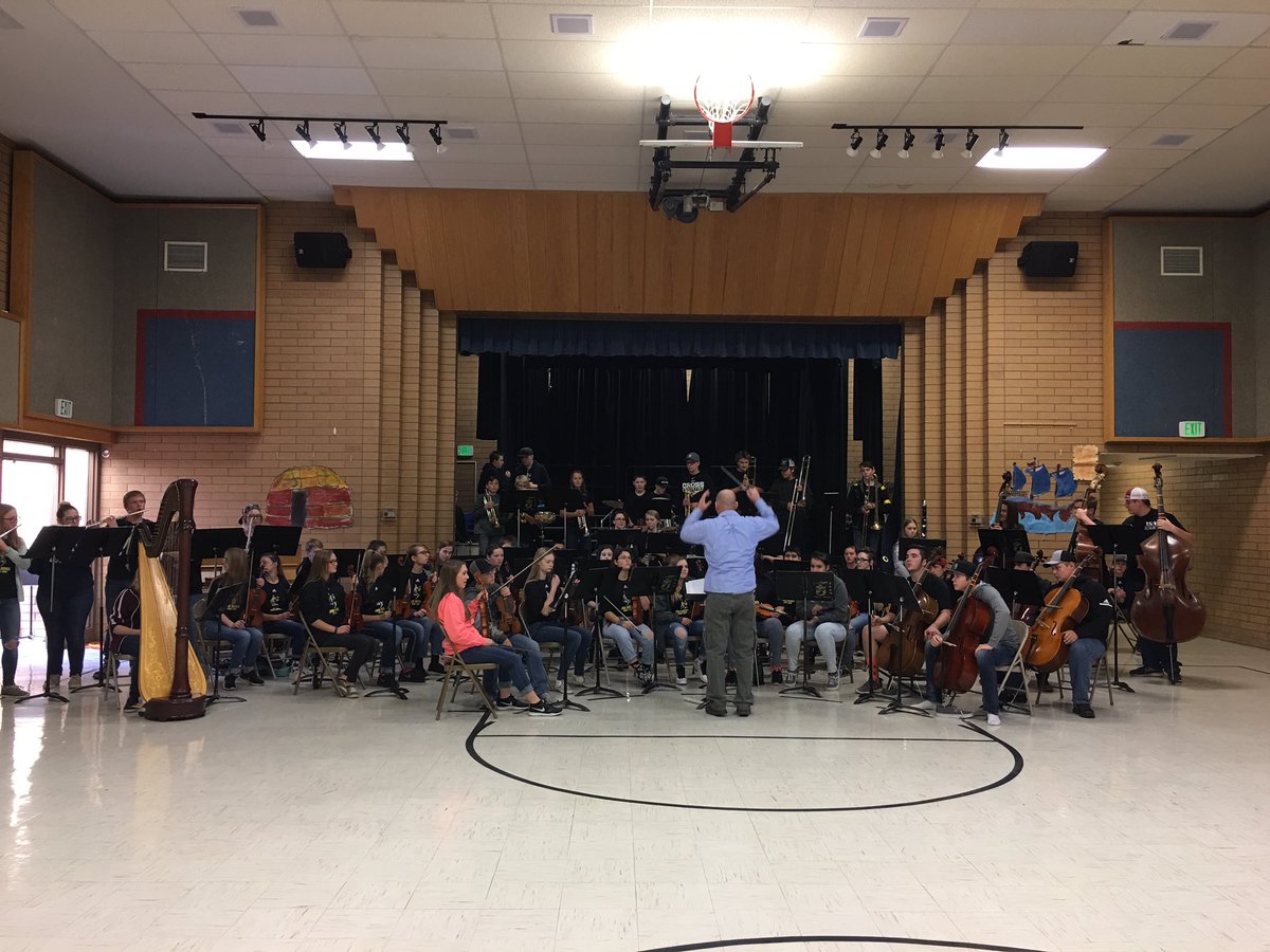 JHSBANDORCHE1's tweet photo. Performance at Mona Elementary! We have some amazing and talented students in our music program! https://t.co/GgDzhEkjcb