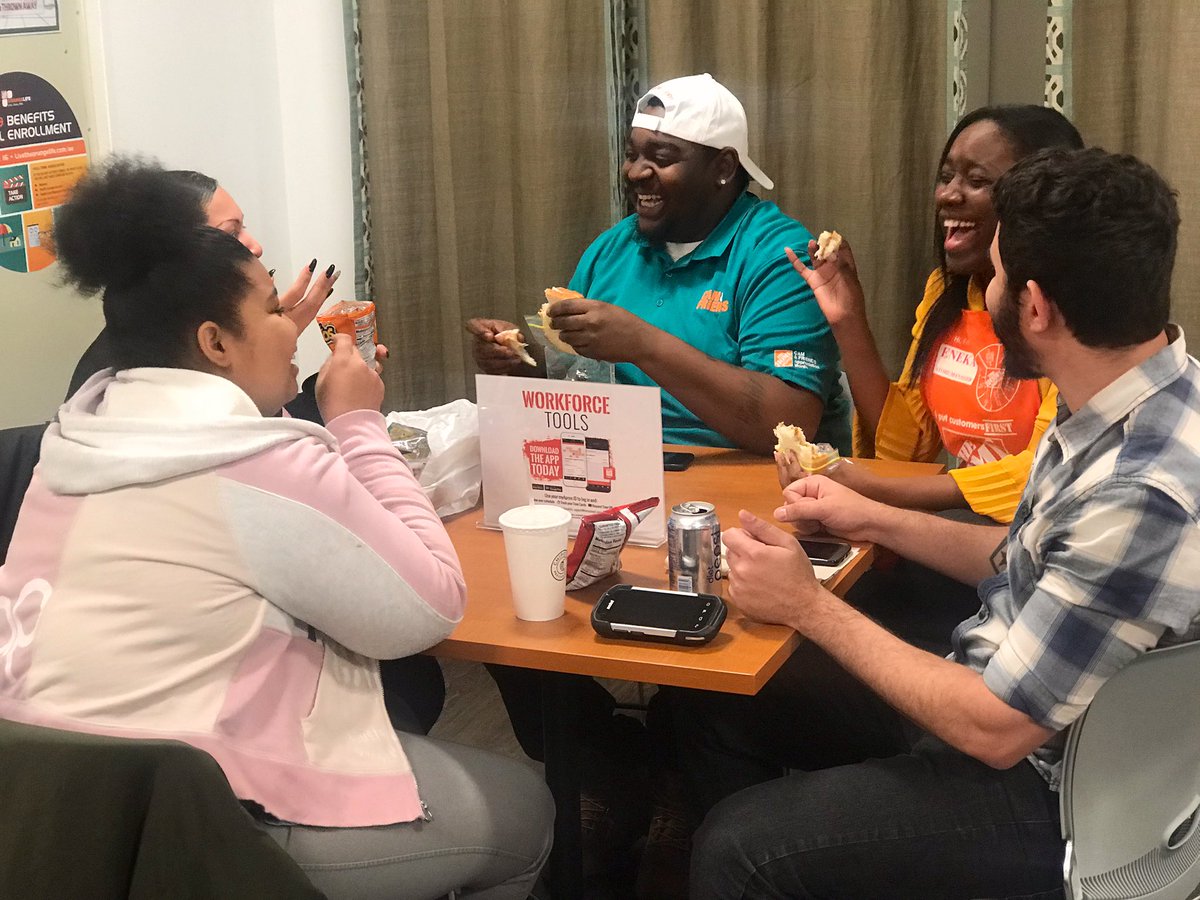 6️⃣1️⃣7️⃣7️⃣ SM Eneka Sharing A Brown Bag with Some Associates😊#Inclusion #BrownBagLunchDay #NYMSaysYES #YesVember #SayYes @eneka6177 @JahnJoyce @marcia6177