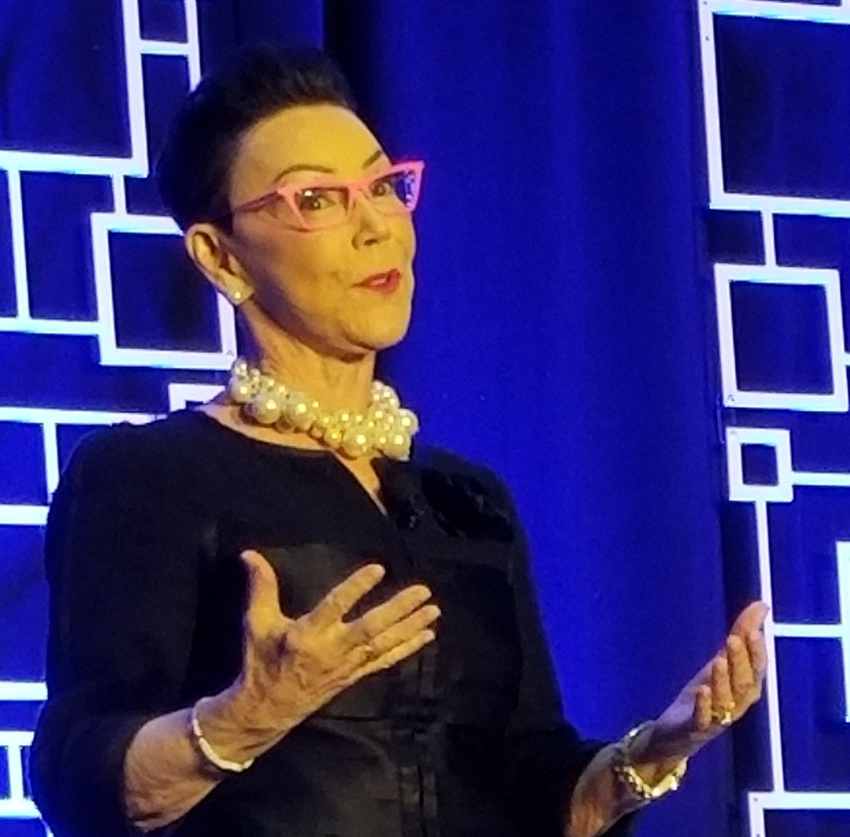 Stacey_A_Smith's tweet image. Learning to read body language with #JanHargrave #PowerToolsHOU