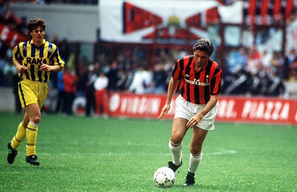 Souvenir dis betale 90s Football on Twitter: "Carlo Ancelotti in action for AC Milan, 1992.  https://t.co/75s3dGSISH" / Twitter