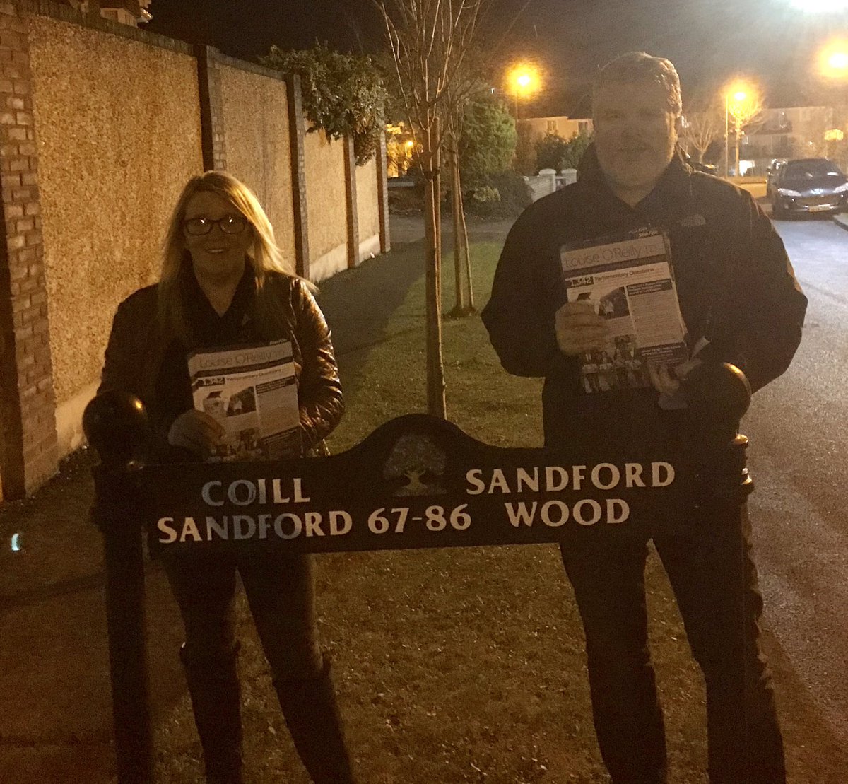 SwordsSinnFein's tweet photo. Out tonight in Sandford Woods delivering @loreillysf Dáil Report that outlines the work Louise has carried out on behalf of her constituents and beyond. #SinnFéinnotjustatelectiontimes @lorrcoconnell @JohnFit98653385 @celticbest https://t.co/5kJhVeiKBS