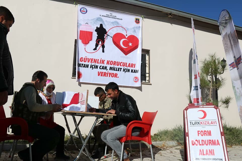 Bütün illere ve Gk Derneklerine örnek olucak nitelikte bir çalışma.
Tebrikler Van Güvenlik korucuları Derneği.
Tebrikler <a href="/Ayhankahraman0/">ayhan kahraman</a> başkanım.
Gönül isterdi ki aynısını ve benzer güzel çalışmaları kendi ilimizde de yapalım ama MALESEF...
@alifuatatik <a href="/ceyhundtaskin/">Ceyhun Dilşad Taşkın</a> <a href="/ZiyaSozen/">Ziya SÖZEN</a>