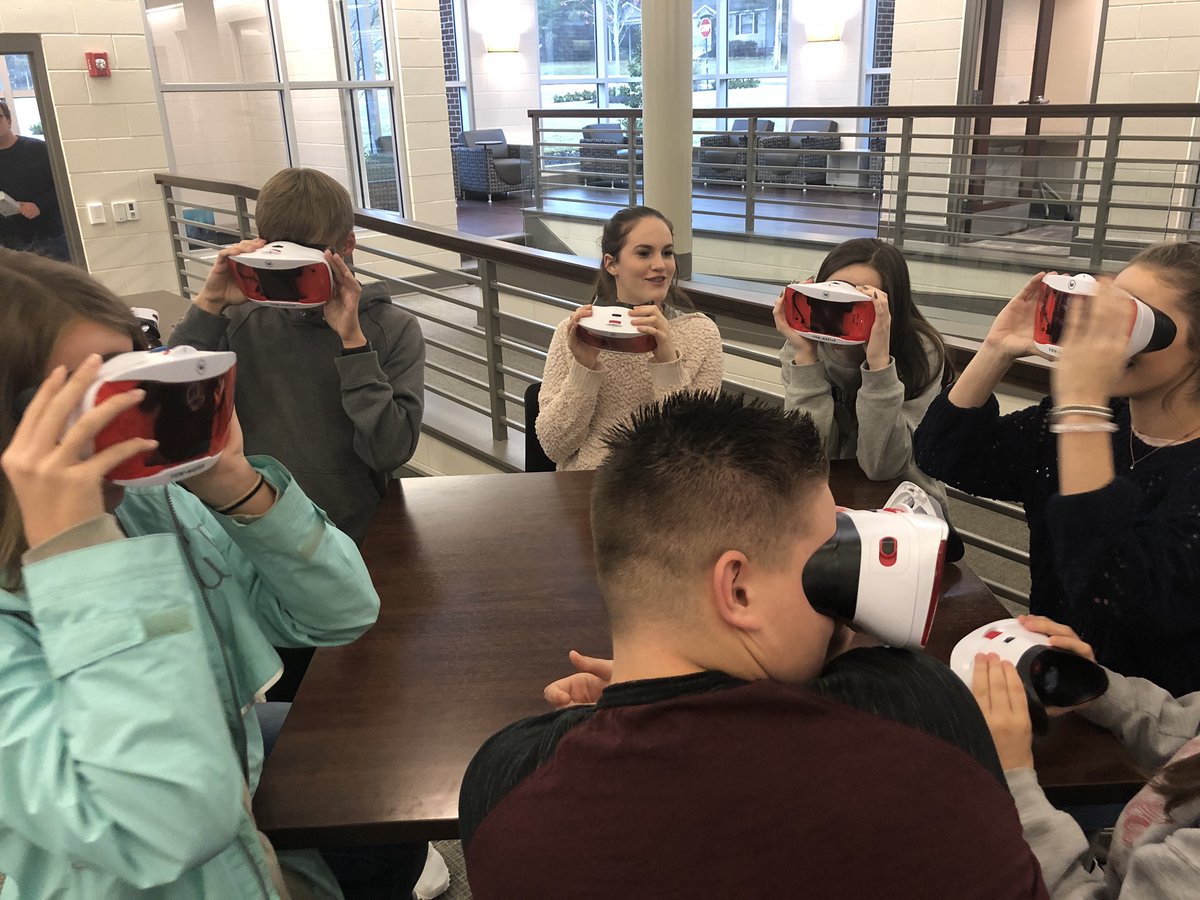 Today we took CHS students on a journey to the Galápagos Islands and then to the northern hemisphere to see the effects of an aurora borealis light show. All possible with virtual reality kits! @a1m33b8s @shadrak1 @kthall54 #edtech #googleexpeditions #vrintheclassroom