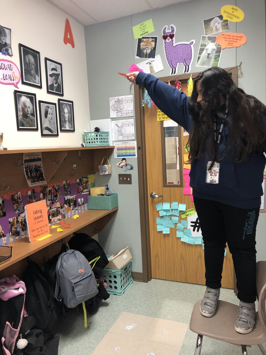 tuckertotsin106's tweet image. Today we attended the Fall Division Festival! 🍁🍁🍁🍁#llamamathadventures #henriehawks #llamasdoingwork