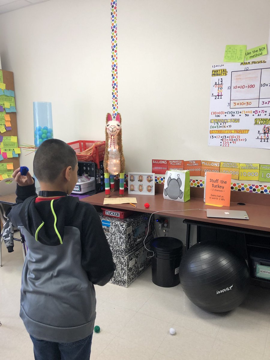 tuckertotsin106's tweet image. Today we attended the Fall Division Festival! 🍁🍁🍁🍁#llamamathadventures #henriehawks #llamasdoingwork