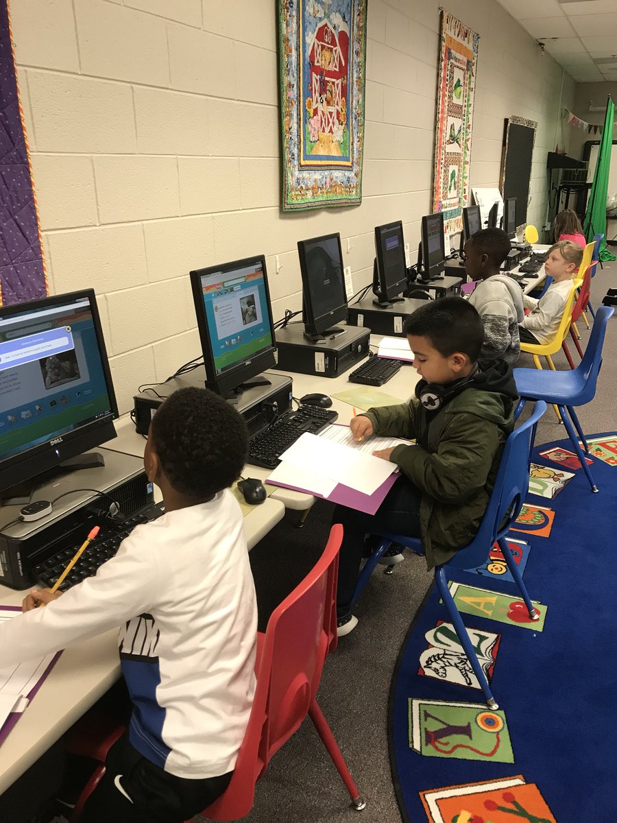 BeckyCornwell5's tweet photo. First graders working hard on research in the media center. #happiestschoolinCobb https://t.co/awNcZTYA4y
