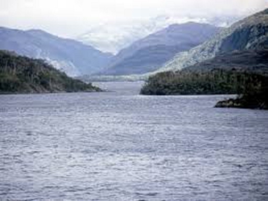 Gobierno actual paraliza proyecto de ensanche del Canal Kirke en Ultima Esperanza magallaneszonaextrema.wordpress.com/2018/11/14/gob…