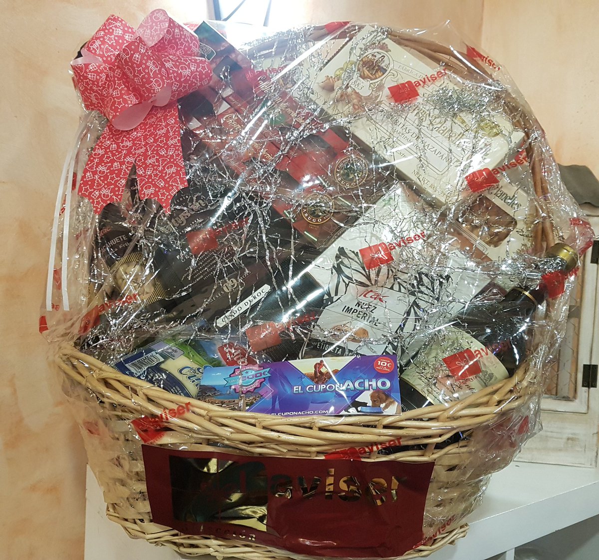 El CuponACHO en las cestas de Navidad!! 🎁🎄 
Además de la alegría de recibir este gran regalo, imagínate  recibir este otro detalle!!!!
Puedes realizarlo para tus clientes, familiares o amig@s y que no se olviden de ti...y sobre todo para que puedan comprar "ahorrando" 💶
