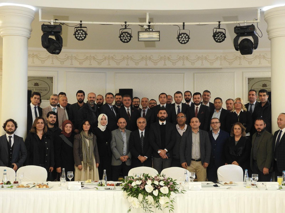 basin_platform's tweet photo. Bu ayki buluşmamızı @istanbulbld evsahipliğinde yaptık. 
Katılımıyla bizi onurlandıran Cumhurbaşkanlığı Başdanışmanı sn @mehmetakarca 'ya teşekkür ederiz. Mesleki tecrübelerini kendisinden dinlemek yolumuza ışık tuttu, verdiği destek sözü ise birlikteliğimize ayrı bir güç kattı. https://t.co/XqnhZ7YGlJ