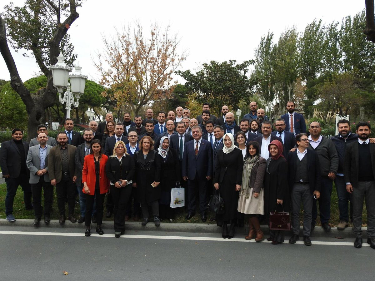 Basın Danışmanları (@basin_platform) on Twitter photo Bu ayki buluşmamızı <a href="/istanbulbld/">İstanbul Büyükşehir Belediyesi</a> evsahipliğinde yaptık.
Katılımıyla bizi onurlandıran Cumhurbaşkanlığı Başdanışmanı sn <a href="/mehmetakarca/">Mehmet Akarca</a> 'ya teşekkür ederiz. Mesleki tecrübelerini kendisinden dinlemek yolumuza ışık tuttu, verdiği destek sözü ise birlikteliğimize ayrı bir güç kattı. Bu ayki buluşmamızı <a href="/istanbulbld/">İstanbul Büyükşehir Belediyesi</a> evsahipliğinde yaptık.
Katılımıyla bizi onurlandıran Cumhurbaşkanlığı Başdanışmanı sn <a href="/mehmetakarca/">Mehmet Akarca</a> 'ya teşekkür ederiz. Mesleki tecrübelerini kendisinden dinlemek yolumuza ışık tuttu, verdiği destek sözü ise birlikteliğimize ayrı bir güç kattı.