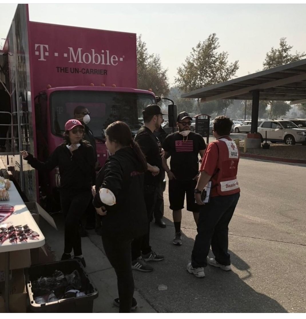 soyheroecansado's tweet photo. This is why I have been a loyal costumer with @TMobile thanks for helping our community.  @JohnLegere  your doing an awsome job.  thanks. https://t.co/ScRSCMOaPB