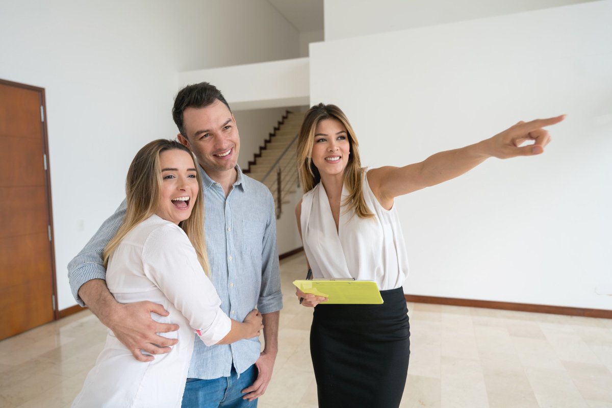 ChiusanoHomes's tweet photo. Come and take a #tour of our gorgeous model #homes and see why people prefer Chiusano #omes! Call 856-438-3921 to set up an #appointment! https://t.co/hNbUDPCm2x