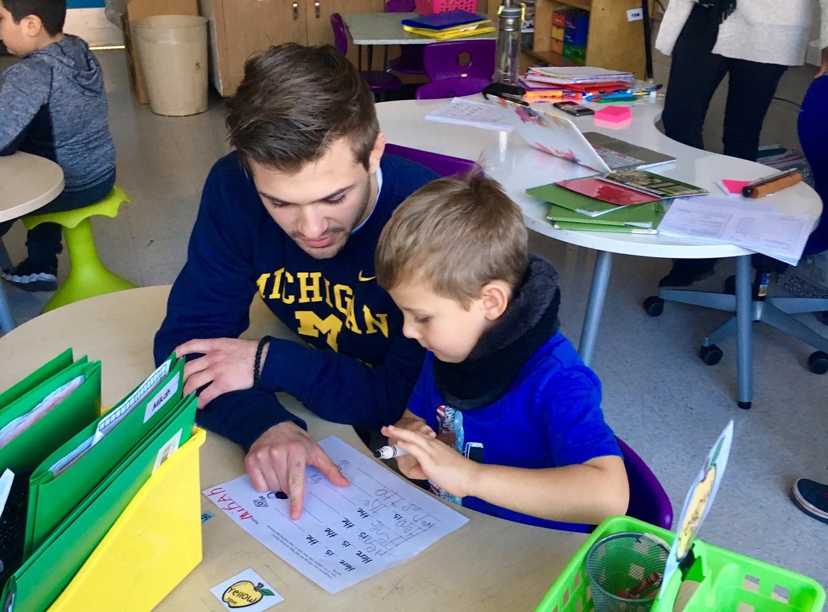 A2Partnerships's tweet photo. #adayinthelife of a @UMich volunteer @a2schools. Laughs, one on one support and positive role models. These are some of the ways our students benefit from this incredible partnership. #goblue @A2Lakewood @A2SchoolsSuper https://t.co/yIm3KWEoDq