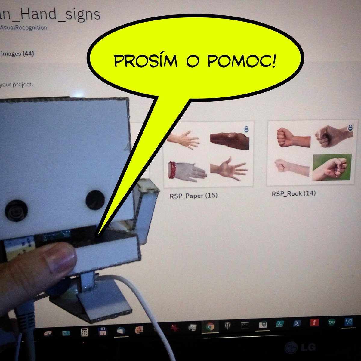 Vilda007's tweet image. Prosím pomožte mi naučit #tjbot hrát kámen/nůžky/papír(/tapír/Spok🙃) rozpoznáváním lidské ruky. Vyfoťte tyto znaky a uložte je do příslušného adresáře na Google drive:
drive.google.com/folderview?id=…
Čím víc vzorků, tím lépe. Prosím o RT.
#iot #visualrecognition #ai