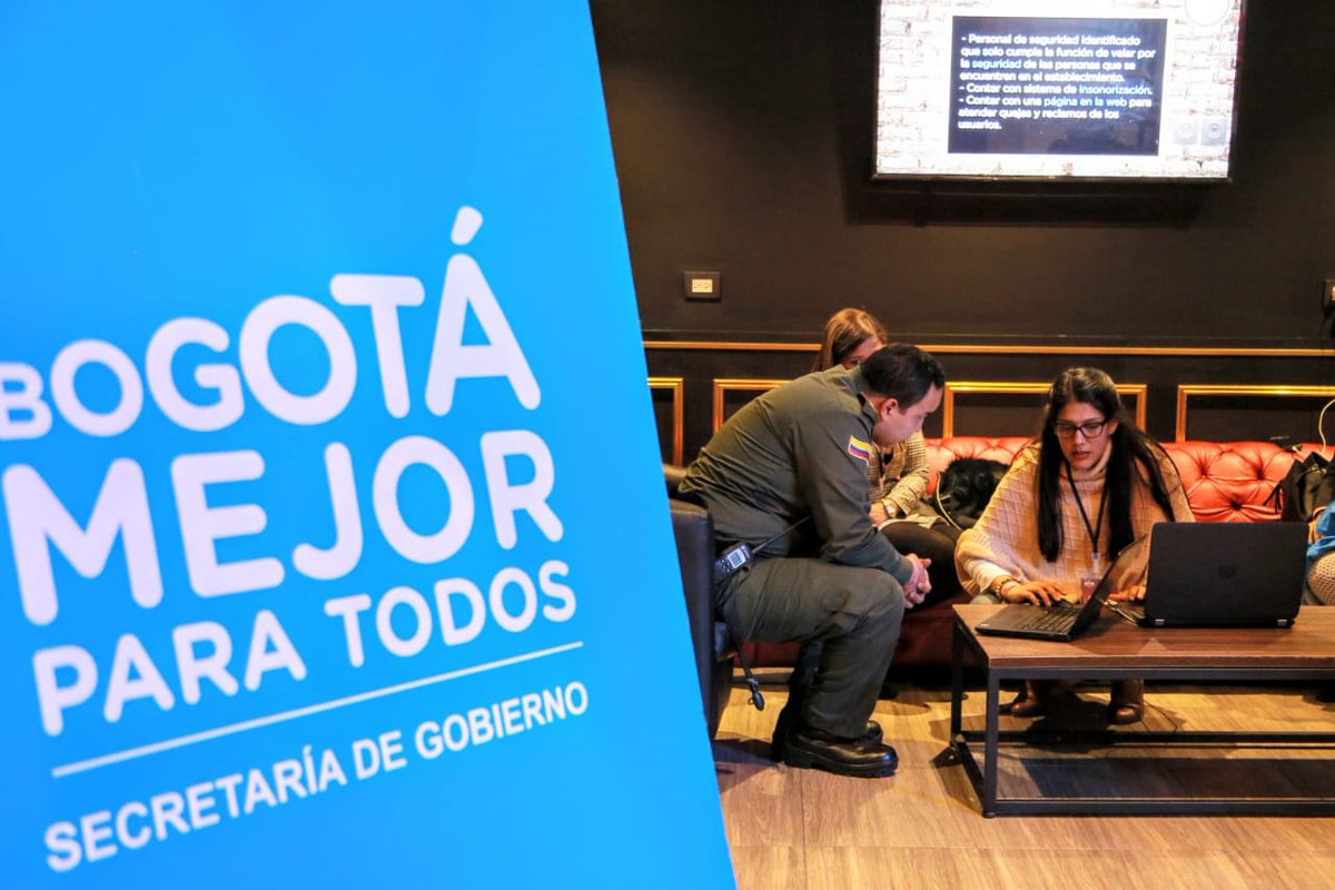 GobiernoBTA's tweet photo. Capacitamos a los asistentes de #Expobar2018 en los requisitos necesarios para obtener el reconocimiento del #SelloSeguro.
Las próximas capacitaciones serán los días 21 y 28 de noviembre en @GobiernoBTA 👉 https://t.co/smbUJZ22y0 https://t.co/ke31HcMPtm