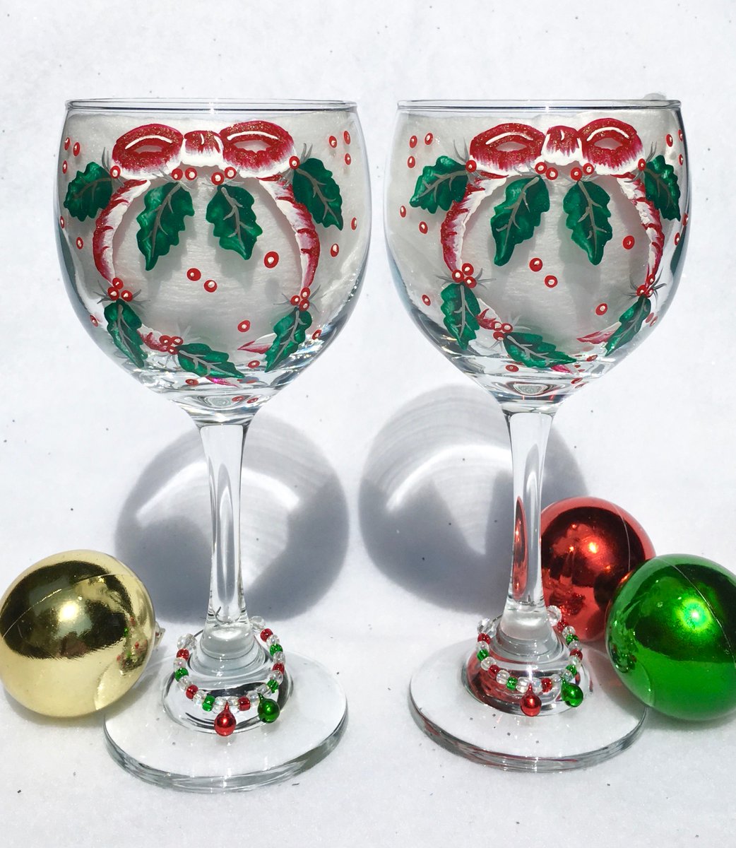 Hand painted Christmas glasses etsy.com/ipaintitpretty… #christmasglasses #paintedglasses #wineglasses #holidayglasses #giftsunder30 #giftsforher #christmasdecor #christmasshopping #holidaydecor #giftsformom