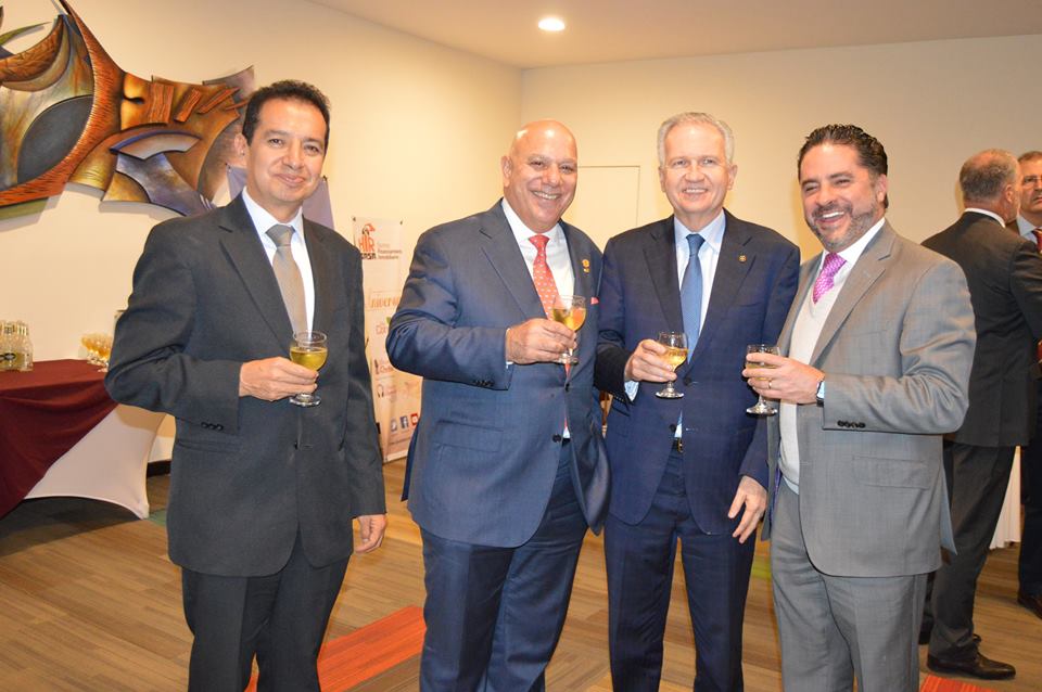ampimexico's tweet photo. El día de ayer se llevaron a cabo los premios @enconcreto , evento en el que el Lic. @AlexKuri_AMPI , Presidente Nacional de AMPI, fue reconocido por su labor en el sector inmobiliario, junto a grandes personalidades del ramo. https://t.co/9jC33iEjNB