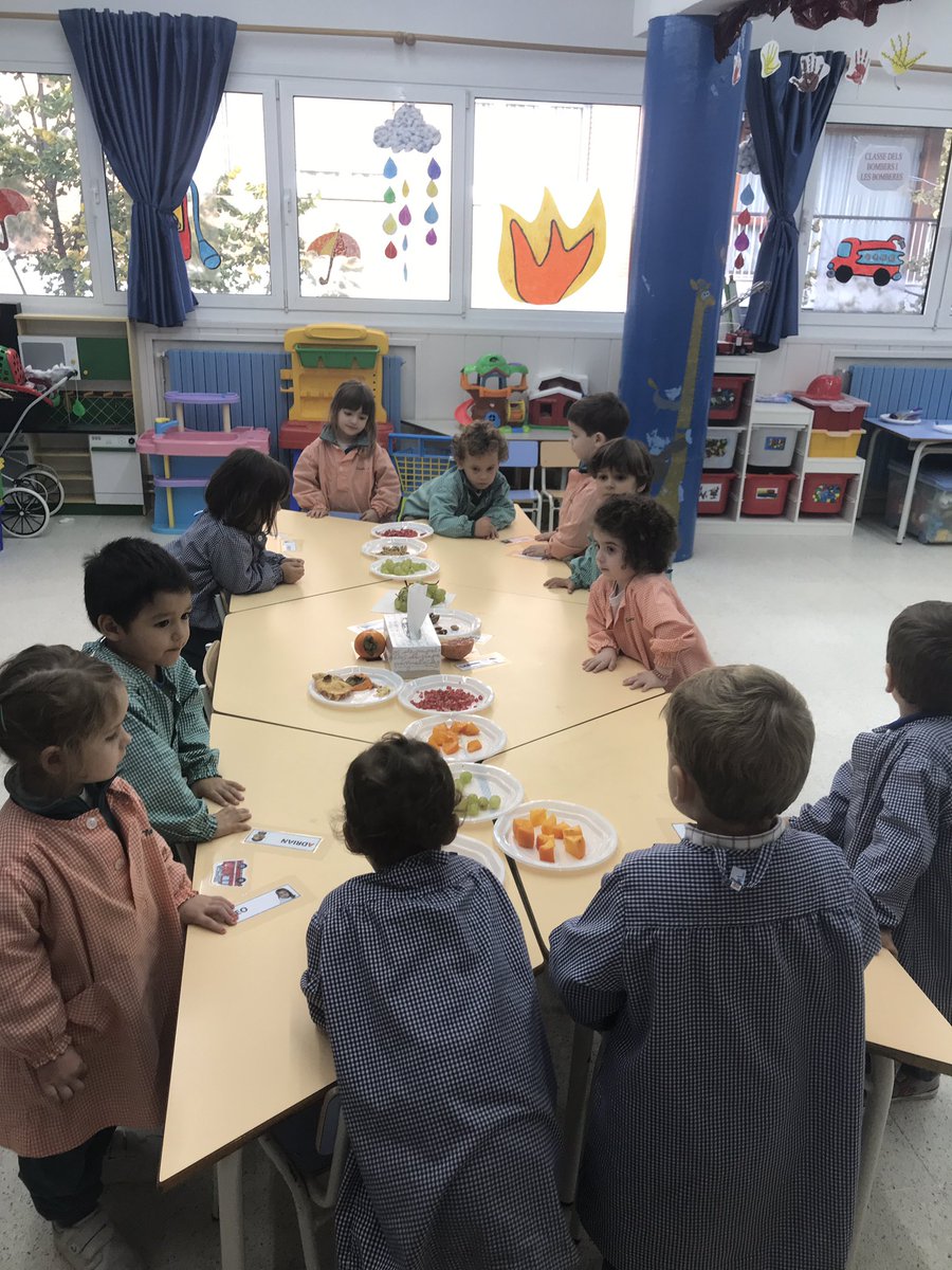 SantaIsabelSQgt's tweet photo. Aquesta tarda les nenes i els nens de P3, hem fet un tastet dels fruits de la tardor!!
#escolasantaisabel #franciscanes #santcugat #educacioinfantil #educacioprimaria #p3 #elsmespetits #aprenemfent #tast #tardor https://t.co/KVhvOztJP4
