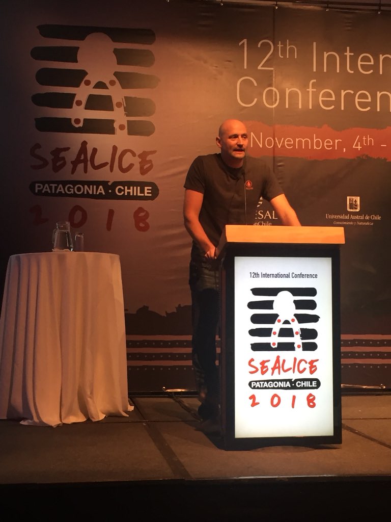 Las defensas para elegir la sede de la próxima reunión comenzaron. Polly Douglas defiende a Escocia, Tronder Kragesteen propone The Faroe Islands &amp; Mark Fast aboga por Australia. <a href="/sealice2018/">Sealice2018</a> #sealice2018