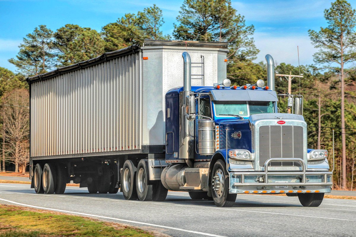 TranserviceInc's tweet photo. Almost 85% of #fleets responding to a survey expect #freight volumes to be the same or better in 2019 as they have been in 18'.
#linehaulrates #freightvolume #driveforus https://t.co/MAcQwRjYr6