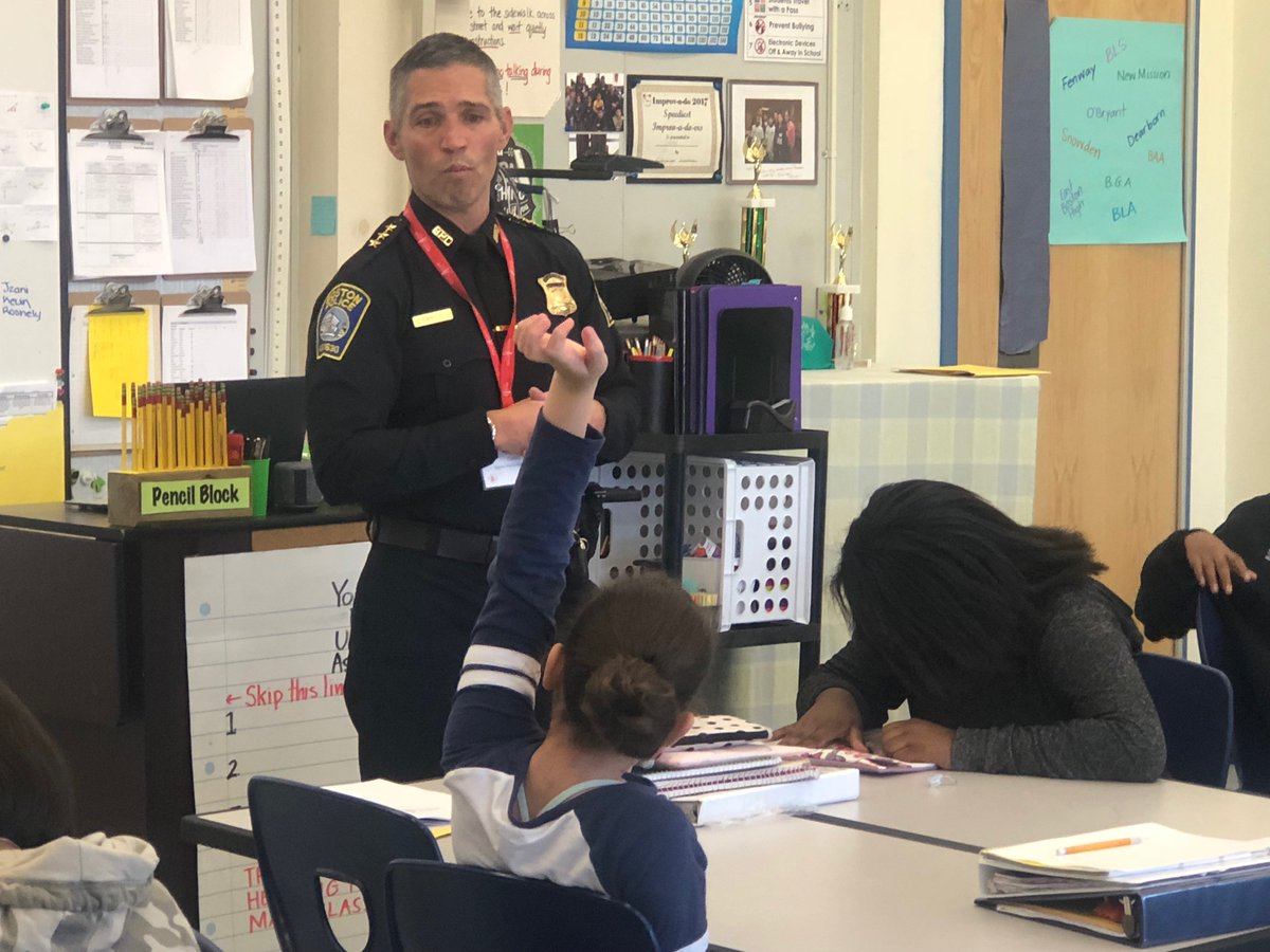 BostonPartners's tweet photo. We were excited to welcome some new #BigCheeseReaders like Lena Bottos (@IBM) and Richard Dahill (@bostonpolice), along with veteran readers like @ryanlabur (@LABURconsulting) and Fred Ramos (@StateStreet) to the Jackson/Mann K-8 School this morning! https://t.co/hNhPSFGSrR