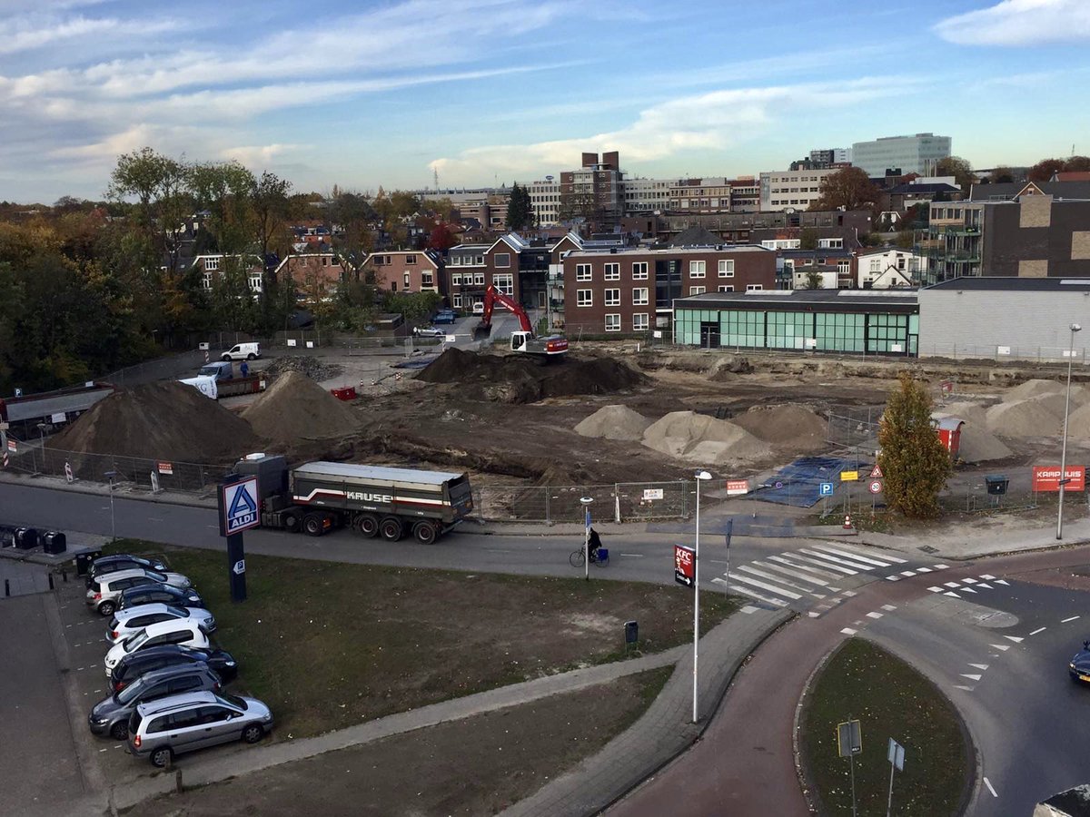 Prachtige foto’s vanaf hoogte van de grootschalige bodemsanering, die we momenteel uitvoeren in #Enschede

In combinatie met <a href="/kamphuissloop/">Kamphuis Sloopwerken</a> 
In opdracht van <a href="/Domijn/">Domijn</a> 
In samenwerking met <a href="/geofoxx_/">Geofoxx</a> 

Locatie wordt hierdoor geschikt gemaakt voor woningbouw.