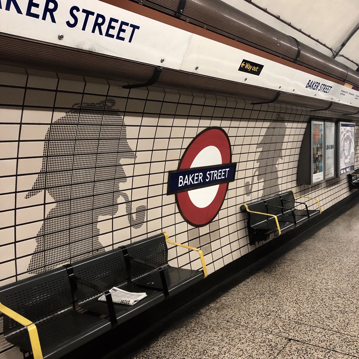 crispy_park's tweet photo. finally I'm here, 221B Baker street...
という感じだった。感慨深い。駅からテンション上がったƪ(˘⌣˘)ʃロンドン来てよかったpart2。元々このために来たのだがMamma mia!初日に見てロンドン来てよかったpart1してしまったので。。 https://t.co/Ng3qbeNnjq