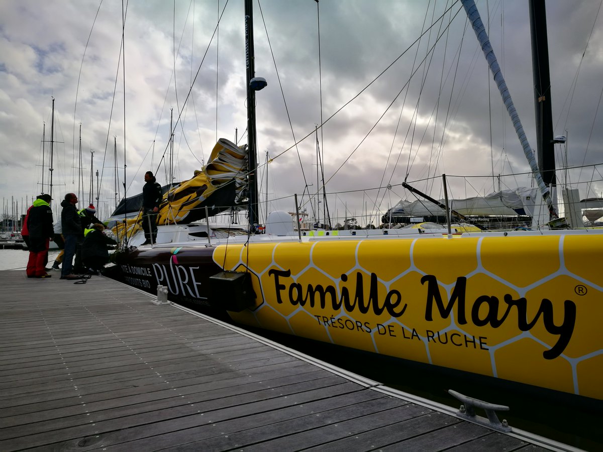 RomainAttanasio's tweet photo. Romain a ramené à bon port son bateau Pure-Famille Mary cet après-midi à 16h à Port-la-Forêt. Il va tout mette en oeuvre avec son équipe technique pour repartir au plus vite. @PUREvoile  @famillemary https://t.co/YQ7zCIsKCL