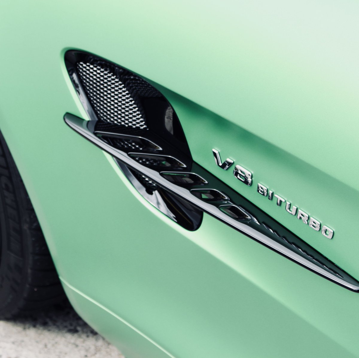 I still don't know if i like these fins. What do u think? #amg #amggt #mercedesbenz #mercedes #greengt #sportscar #supercar #sportwagen #carsofinstagram #klassikstadt #carsandcoffee