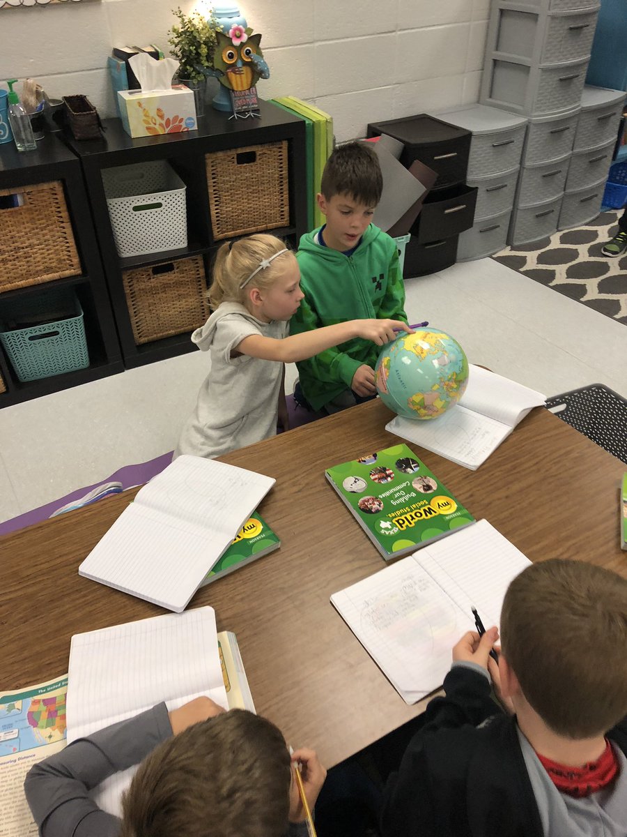 Students are creating Venn diagrams comparing/contrasting maps and globes. <a href="/FESfalcons/">Florence Elementary</a> <a href="/KISDSStudies/">KellerSocialStudies</a>