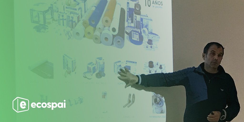 ecospai_'s tweet photo. En #Ecospai somos tan expertos en #PassivHaus y #ecoconstrucción que nuestro CEO, el #arquitecto Quim Ferrer, imparte conferencias y #formaciones en congresos y seminarios de empresa 😎 Porque nos importa la salud de las personas que habitan las #casas y la salud del planeta ♻️ https://t.co/k3y8VPf8u2