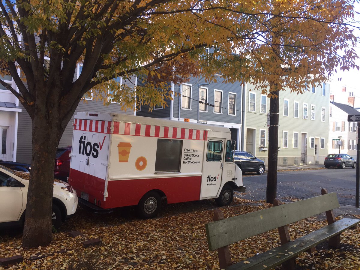 dylanandpetes's tweet photo. Hey #Southie! We’ll be in your neighborhood today til 7:00 with our #FiosBoston “Treats Truck”! Plenty of #Coffee, #HotChocolate, and #BakedGoods! Stop by some awesome deals! ☕️🍩🍪🖥💻📞#SouthEnd #Boston #Fall2018 https://t.co/nKlAxPGcdT