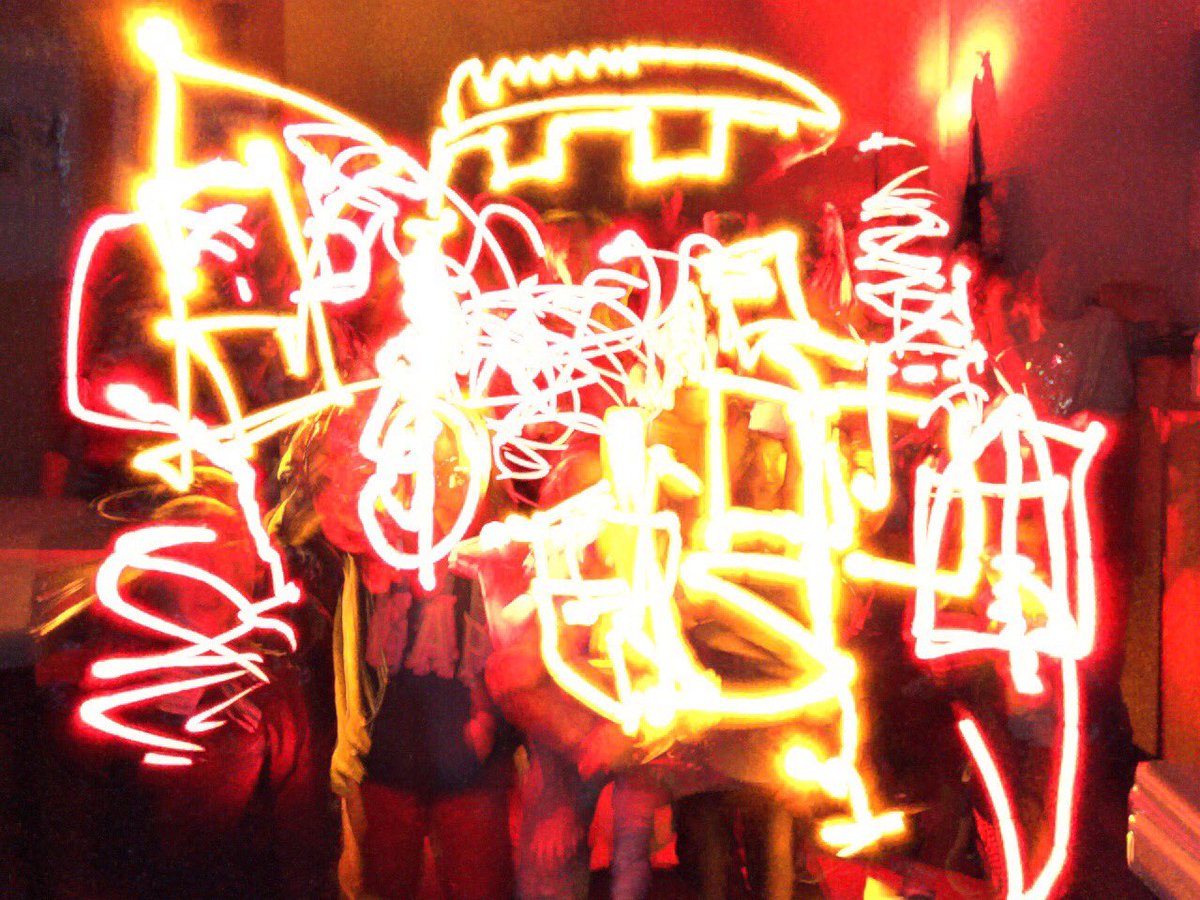 krisculby's tweet photo. Incredibly fun day with 3rd graders at the Nelson-Atkins in their workshops for kiddos! Thankful to live so close to such wonderful opportunities for our students. @nelson_atkins #arted #buimpact #artandscience #lightpainting @FortOsageSchool @karehile https://t.co/YAlqJQB6Q0