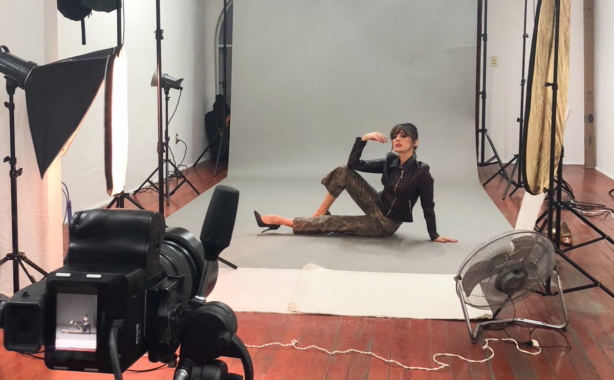 FilippaGiordano's tweet image. Detrás de cámara #MichelDomit #campaing #FilippaGiordanoconMichelDomit ✨ #Shining #behindthescene
