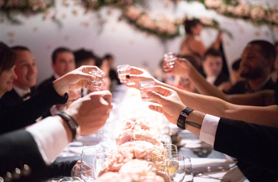 Merci au <a href="/mbamtl/">MBAM</a> pour la magnifique Nuit Couture! Pur Vodka était sur toutes les tables 💥 #Cheers