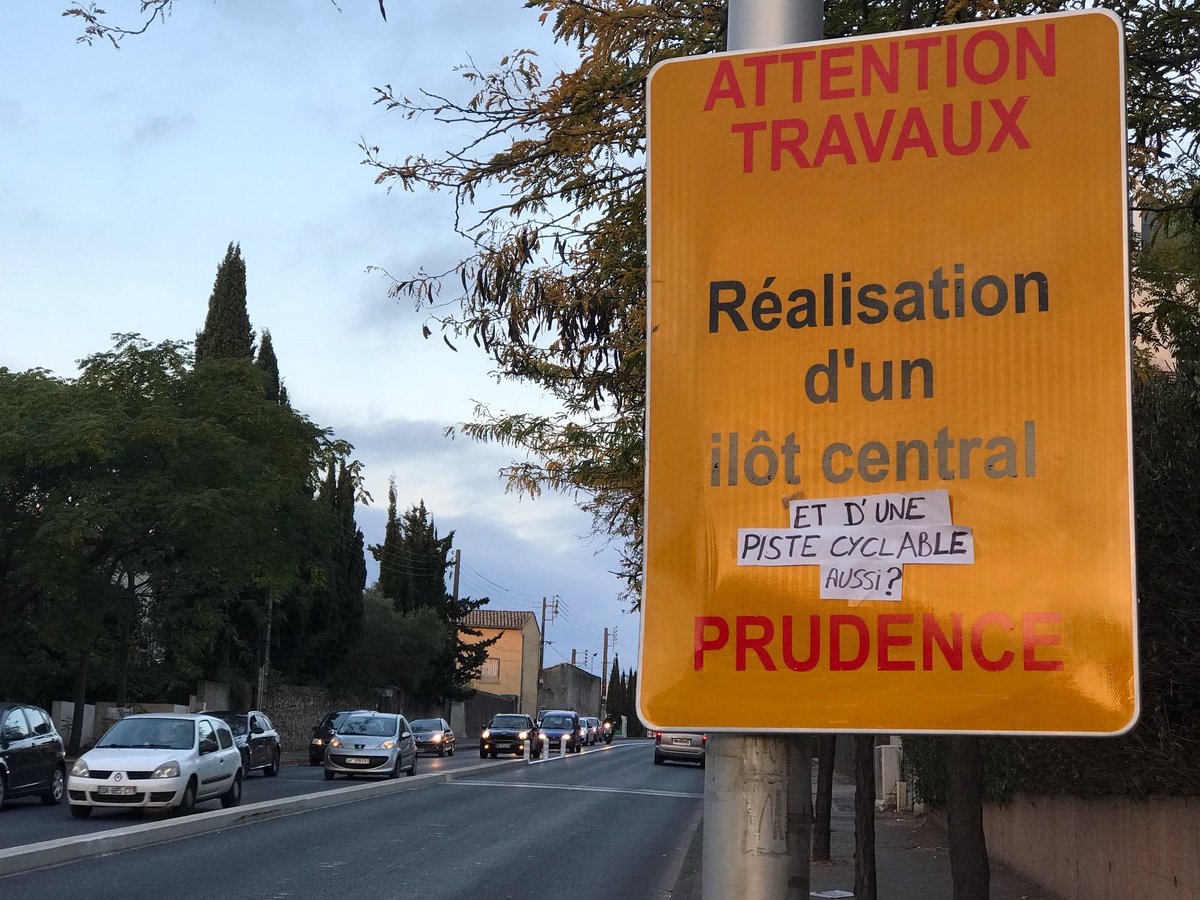 SergeFra's tweet photo. #JeSuisUnDesDeux @Saurel_P
Des travaux pour faciliter le vélo en ville ?
Á Montpellier c'est plutôt le contraire... https://t.co/pqaE9XjpLJ