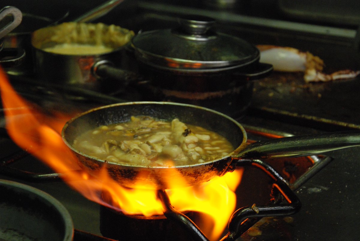 bardelpla's tweet photo. A la voreta del foc... Què s'està de Muerte!
#cocochastan #Cocochas #cocochasalpilpil #Cococha #kokochas #kokochasdebacalao #cocoches #Pescado #Fish #Peix https://t.co/YU3LNEYN59