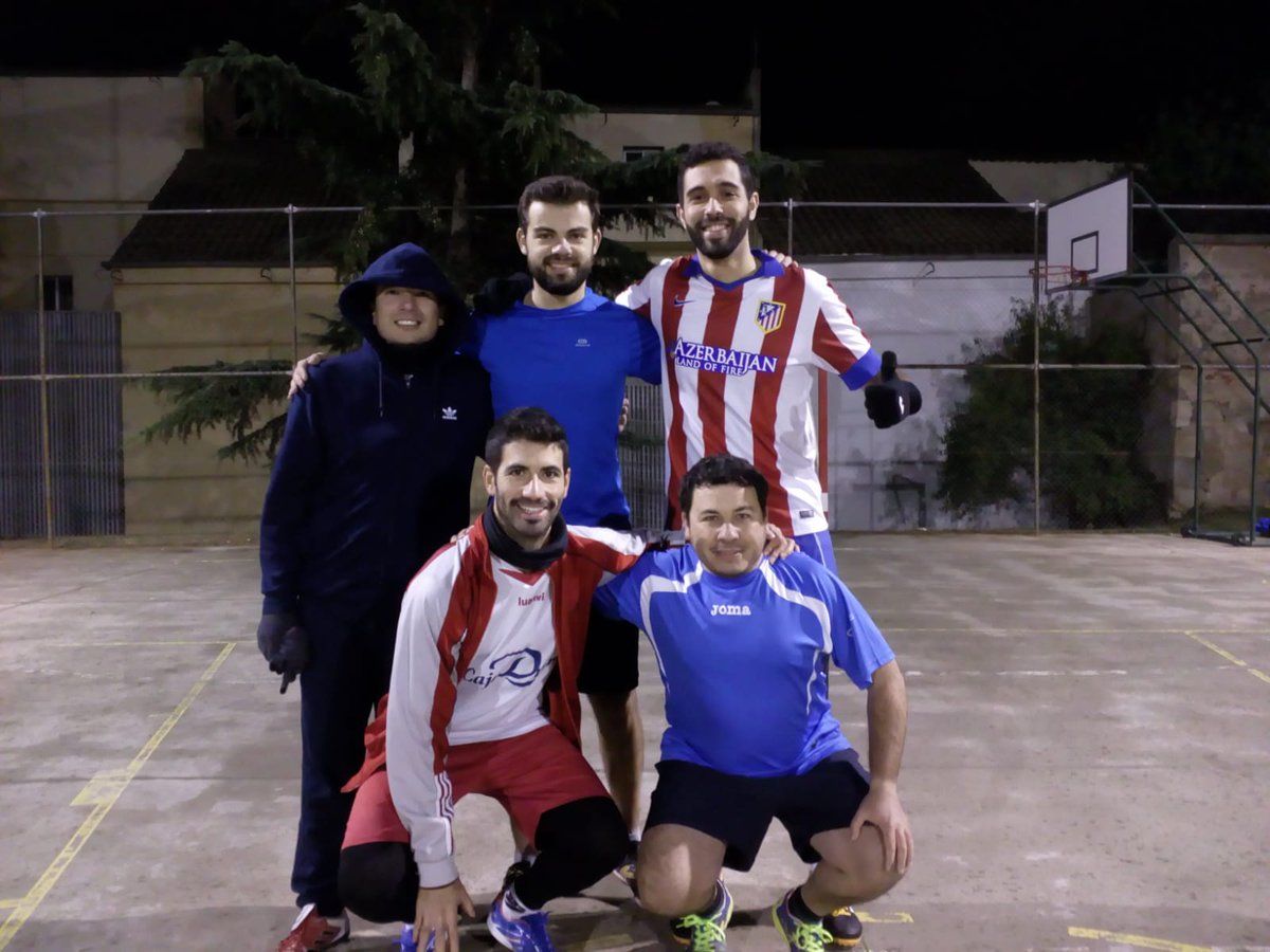 CTOMedicinaES's tweet photo. Nos envían desde Salamanca.

Los alumnos de #ConcentraMIR nos demuestra su espíritu deportivo, organizando un particular mundialito. ⚽

¡Seguir así chicos! ✊ https://t.co/a5DQ8SZ50k