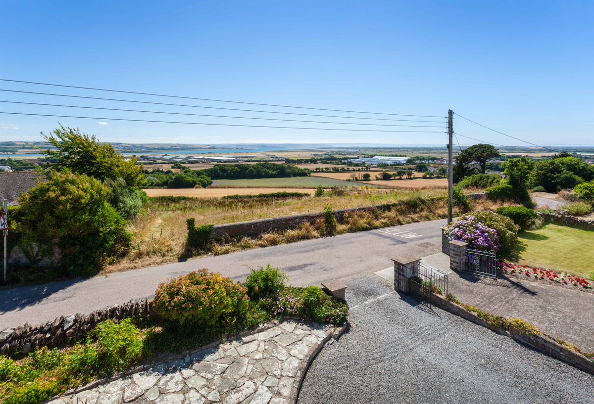 JSNorthDevon's tweet photo. Imagine waking up to this view every day π
You're not dreaming... this property enjoying stunning views is currently on the market!
Offering 4 bedrooms, 3 reception rooms and 2 bathrooms, this spacious property has a lot to offer!
#Heanton #PropertyForSale #NorthDevon https://t.co/nFuCnDUEiA