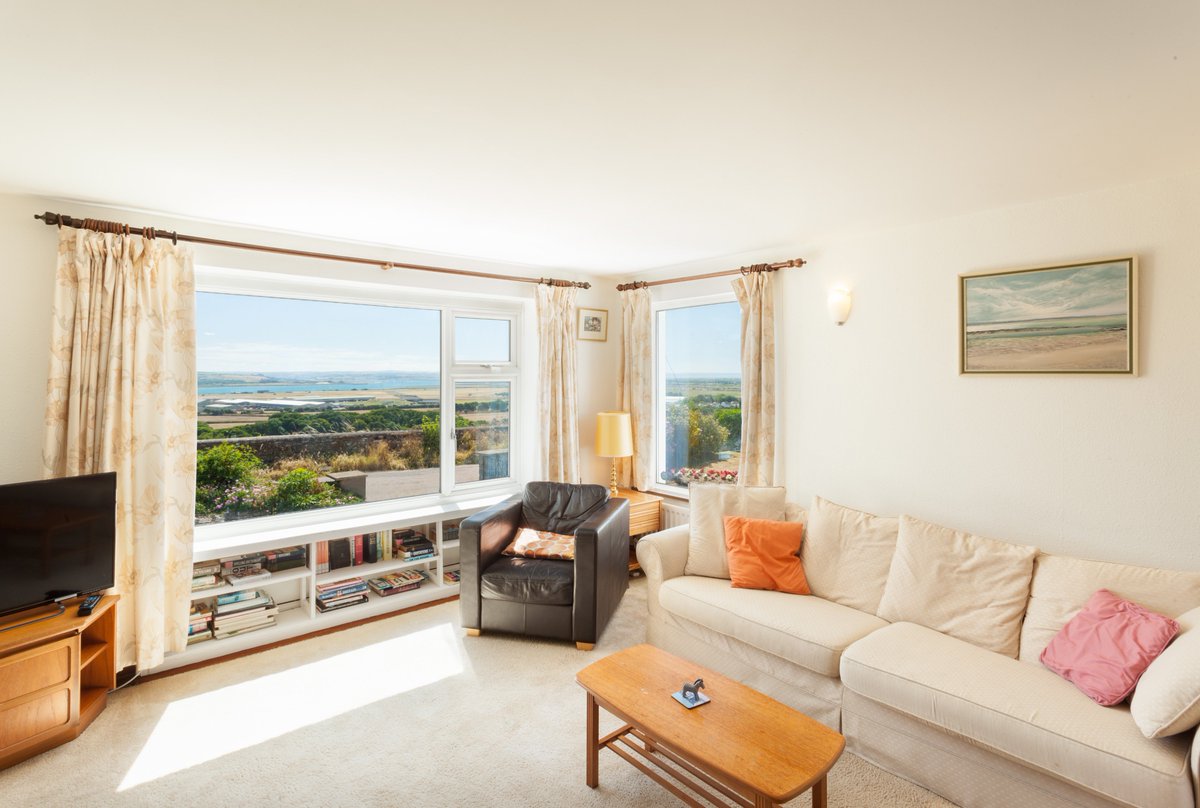 JSNorthDevon's tweet photo. Imagine waking up to this view every day π
You're not dreaming... this property enjoying stunning views is currently on the market!
Offering 4 bedrooms, 3 reception rooms and 2 bathrooms, this spacious property has a lot to offer!
#Heanton #PropertyForSale #NorthDevon https://t.co/nFuCnDUEiA