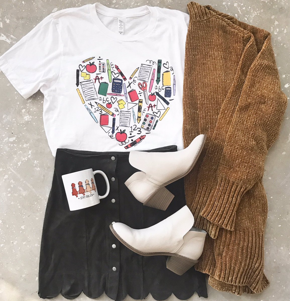 📚✏️📓 Share this look with your #teacher friends! 

You can find the tee on #Etsy here: etsy.com/listing/621947…

#shopsmall #OOTD #teacherstyle #targetstyle #etsyshop #etsyfinds