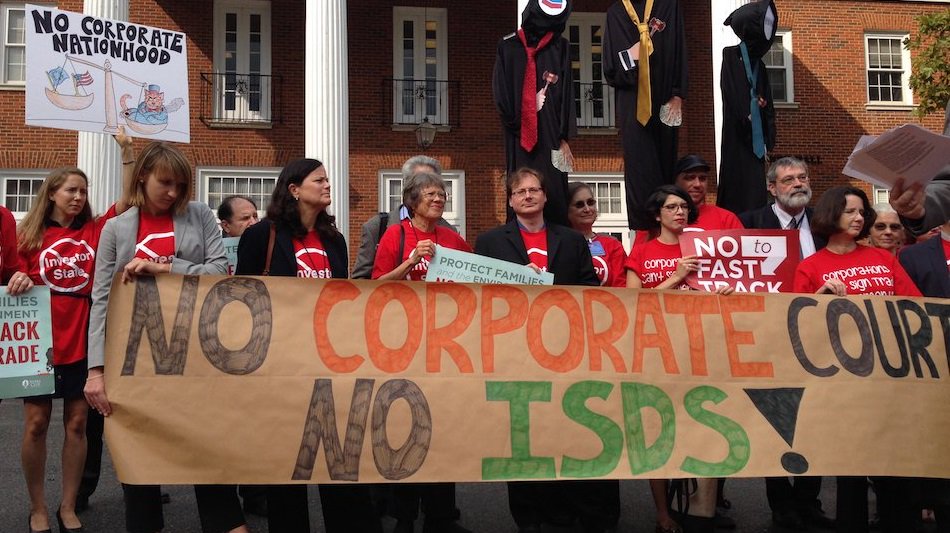 foeeurope's tweet photo. The #ISDS system enables private investment lawyers to sue a country in a secret #trade tribunal for protecting the environment.
Such a system cannot be tweaked. It needs a complete overhaul: https://t.co/EF70ygnFom https://t.co/ePKXVysBJ3