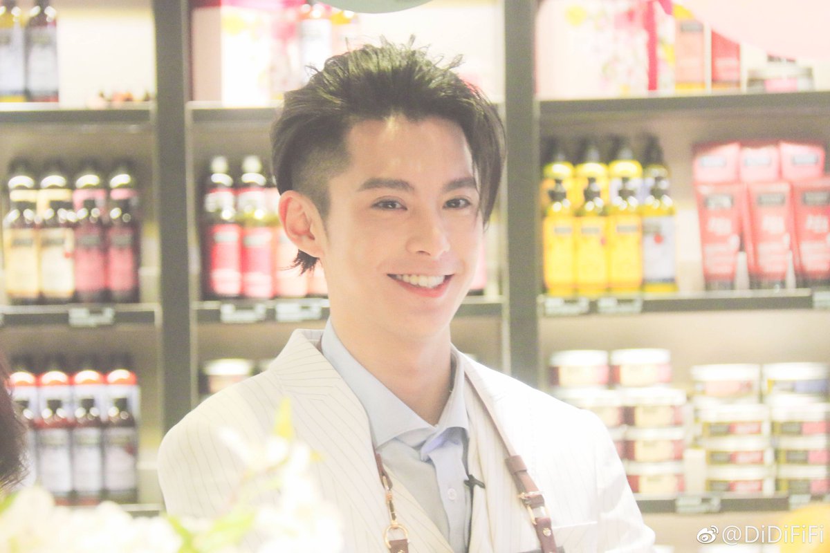 F4Aesthetic's tweet photo. That smile is so attractive 😍 https://t.co/DwjFMSccDd